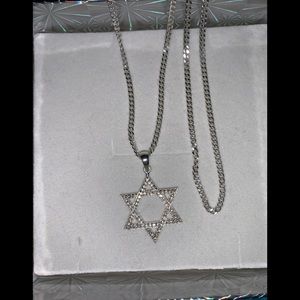 Chain with star pendant